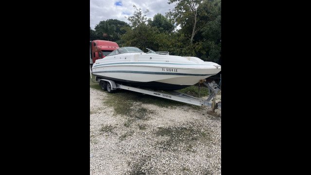 Chris Craft 262 Sport Deck 26 ft – 2000