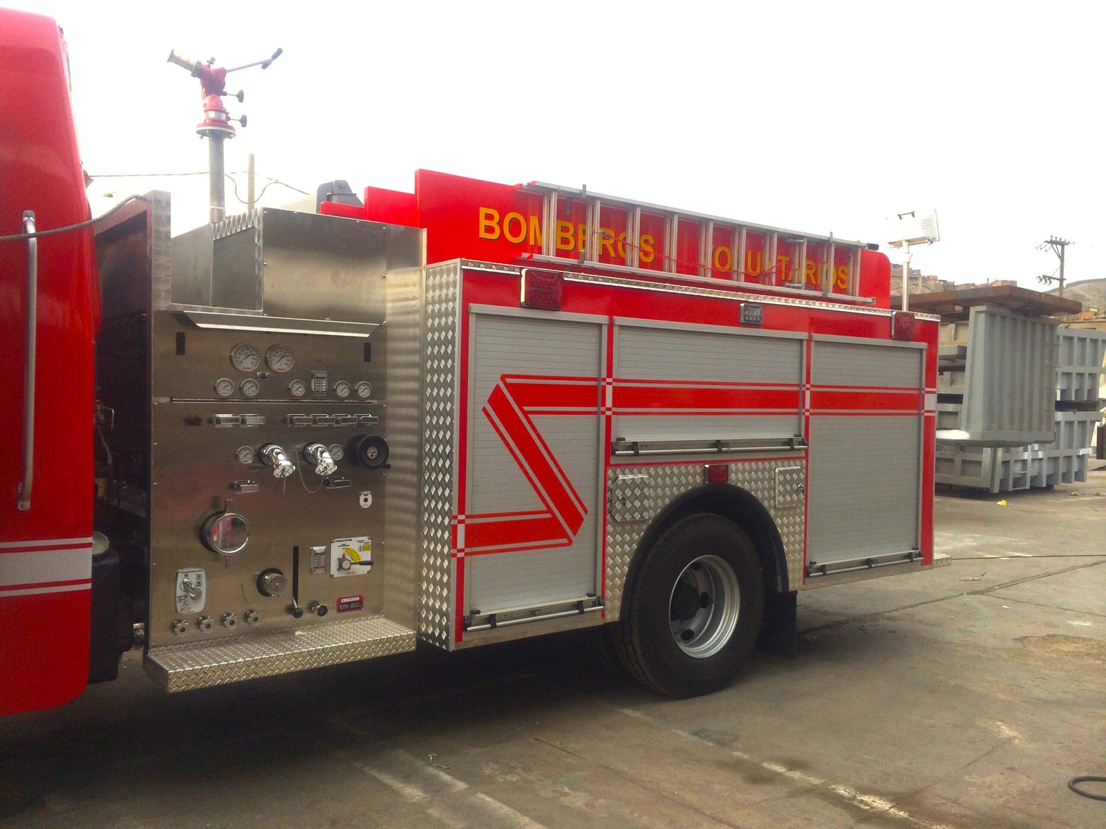 Equipamiento de Vehiculos Contra Incendios en Perú