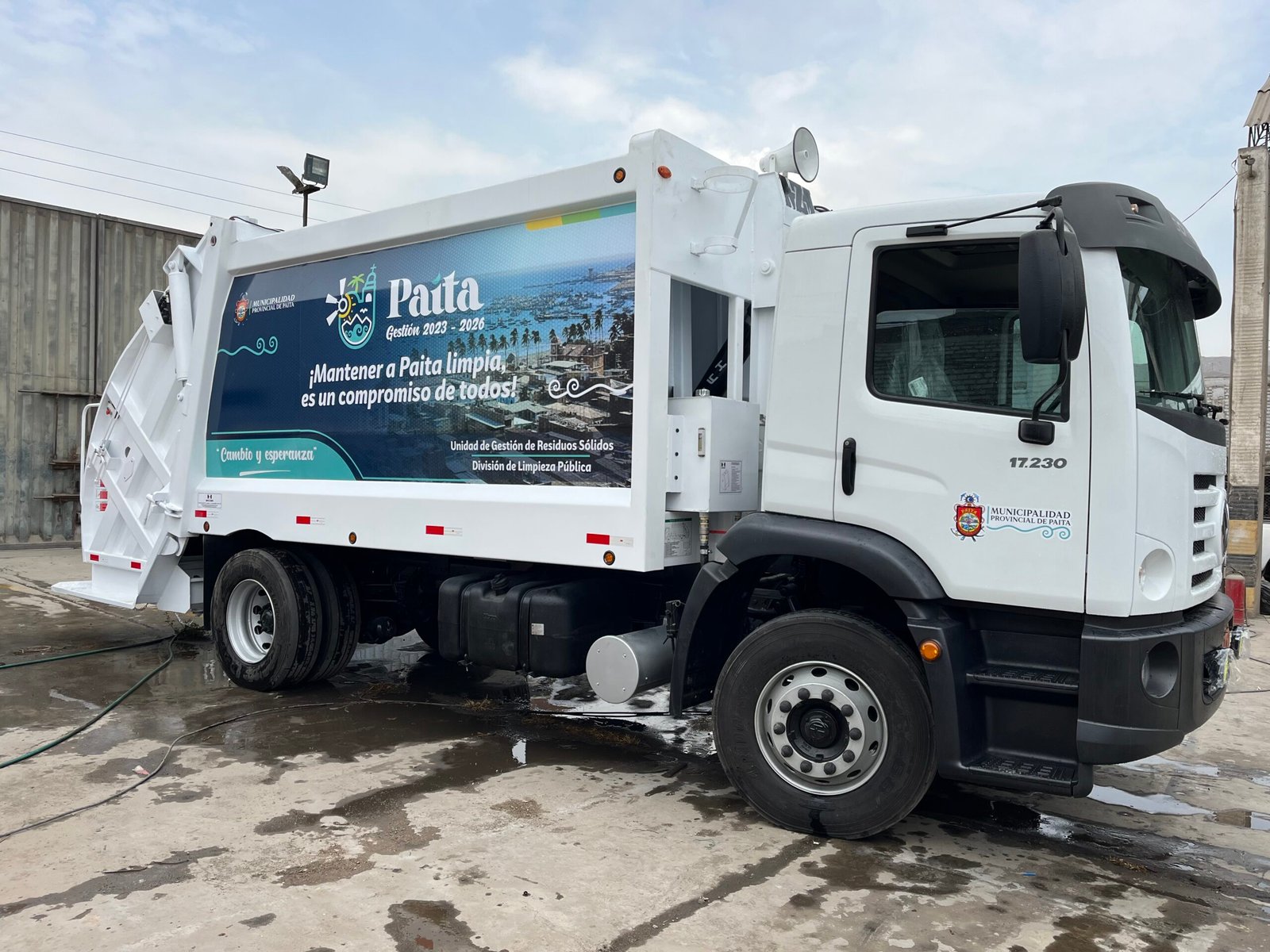 CAMION COMPACTADOR DE RESIDUOS SOLIDOS DE 15 M3