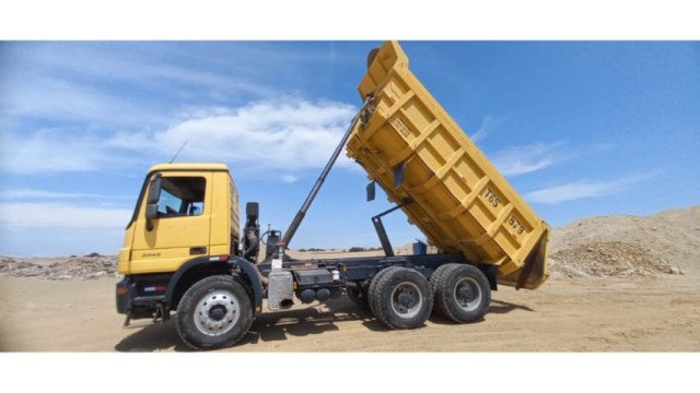 Venta de Camión Volquete Mercedes Benz Actros 3343