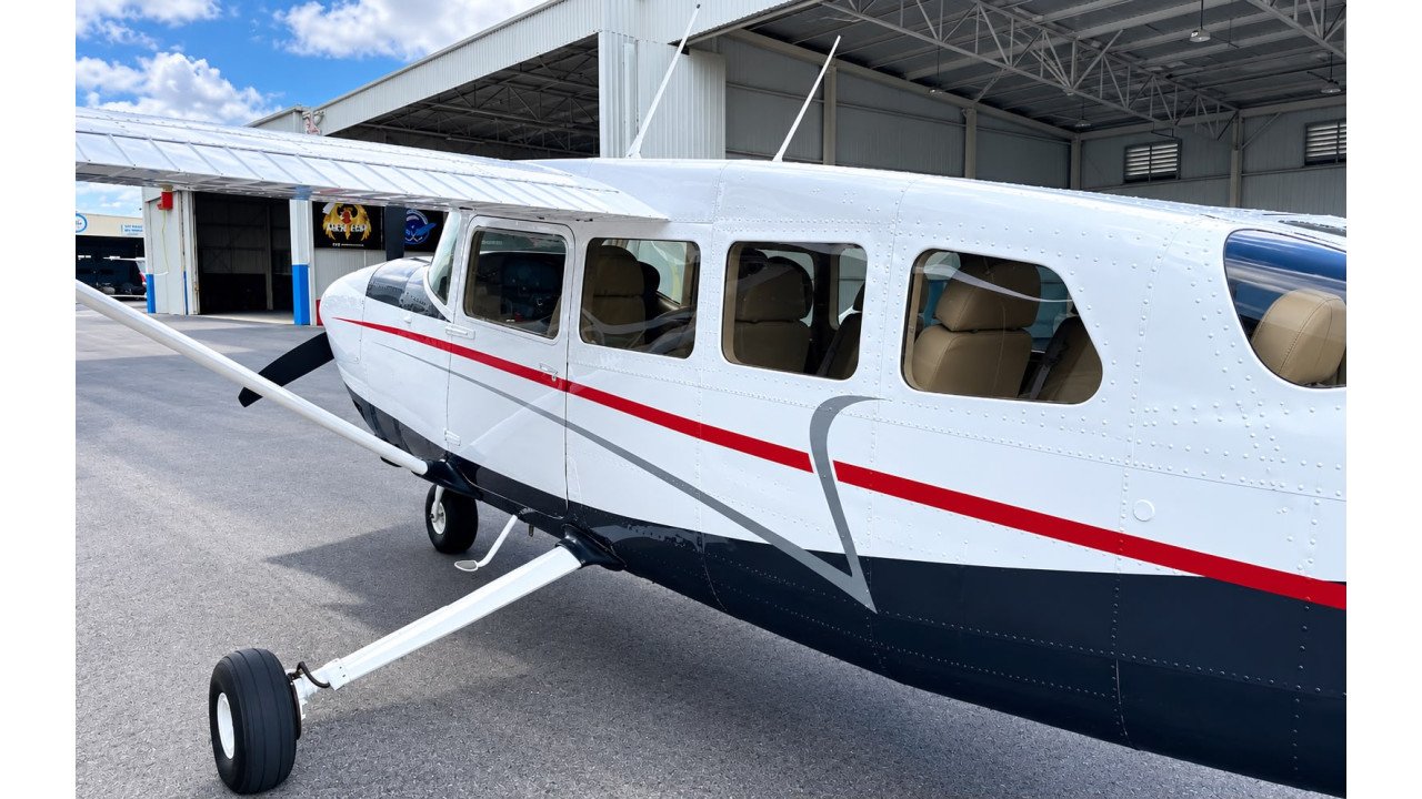 WhatsApp Image 2026-09-13 at 6.36.58 PM Cessna 207 Turbo en venta - Vehiqmas